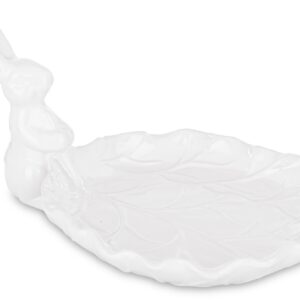 Biely podnos na tortu so zajačikom