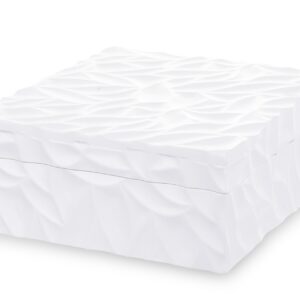 Ozdobná biela šperkovnica s moderným dizajnom